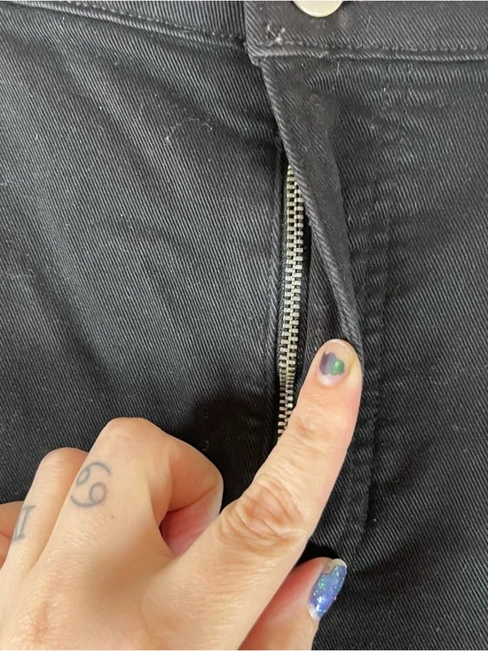 Everlane The Utility Barrel Pants in Black - Picture 6 of 14